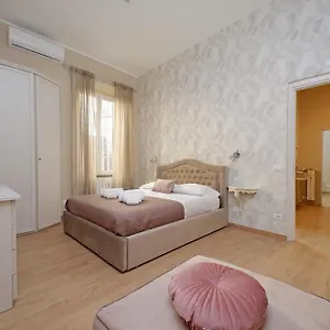  Apartment Julius House